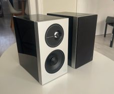 Definitive Technology D7 speakers