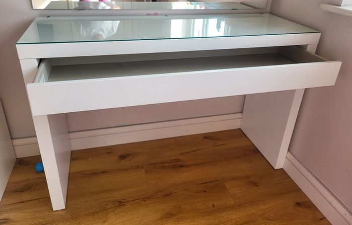 Dressing table