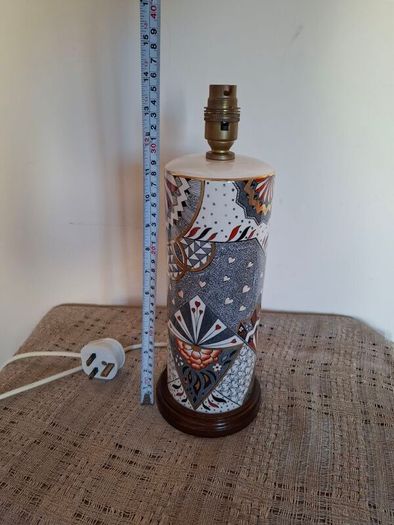 Vintage Mason's porcelain table lamp.
