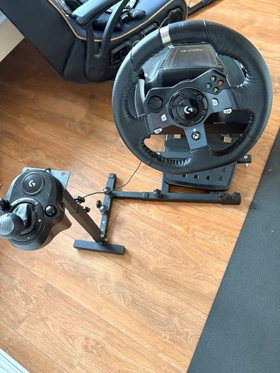 Logitech G920 steering wheel with stand and gear stick