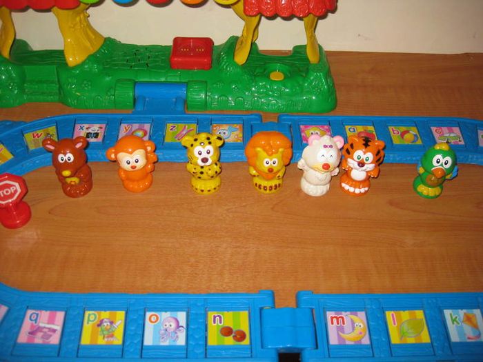 Vtech Smartville Alphabet Teaching Train Station