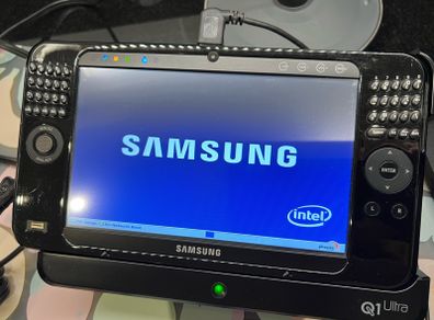 Samsung NP-Q1U Ultra Mobile PC, docking station, keyboard, charger