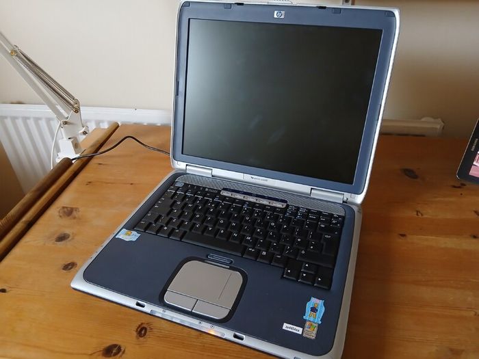 HP Pavilion ze4400 Retro XP Laptop Working