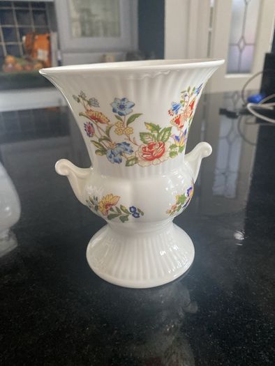 aynsley  cottage garden vases 8 euro each