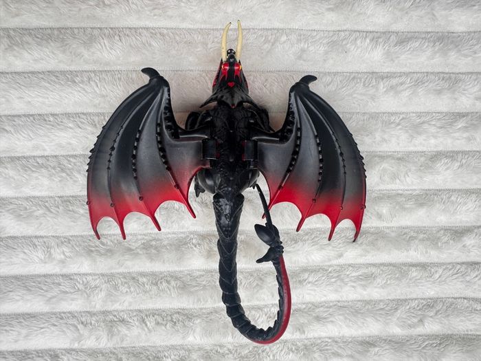 2018 How to Train Your Dragon 3 Hidden World Deathgripper Action Figure approx. 19 cm. Used Please see photos