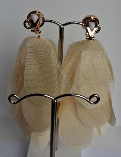 Cream Vanilla Juilette Cascading Floral Petal Clip On Earrings