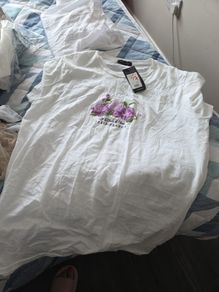 Ladies tshirt size 16