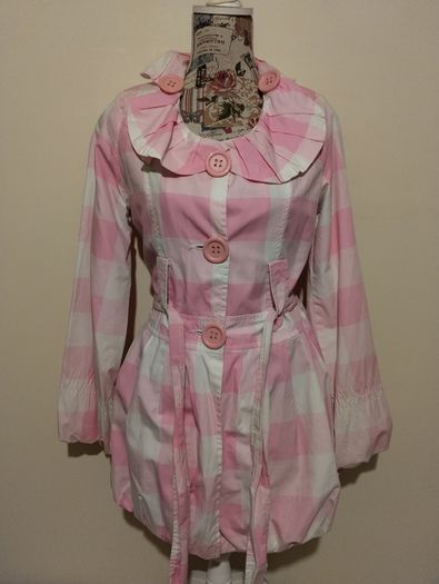 Beautiful pink & white Belted Coat, New With Tags