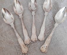 Silver plated 5 dessert spoons Kings pattern