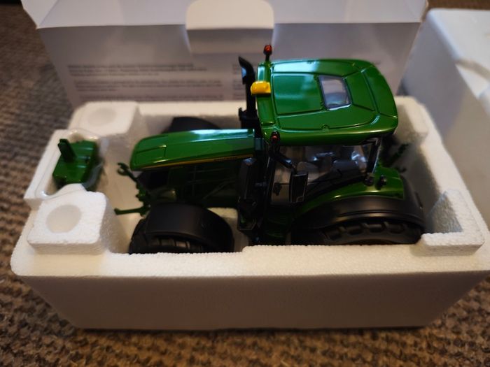 Wiking John Deere 6250R 1/32 Scale Model