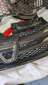 Front central grill Dacia Sandero