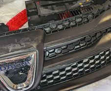 Front central grill Dacia Sandero