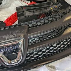 Front central grill Dacia Sandero
