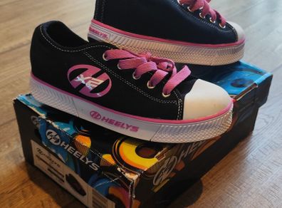 Heelys X2 Roller Shoes. Unisex - Boys or Girls. Size UK 3