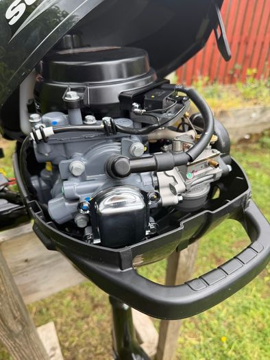 Suzuki 2.5hp and inflatable boat (bark 3.3m)