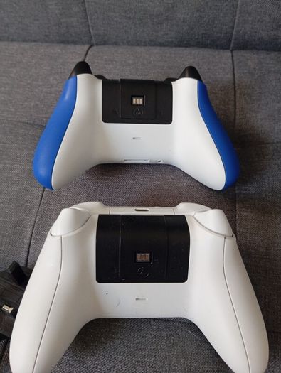 Xbox series S with 2 controllers