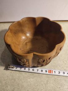 Lovely Hand Carvrd Small Woodin Bowl.