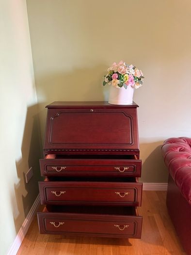 bureau writing desk ( Can deliver for free)