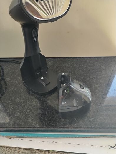 Hand held steamer