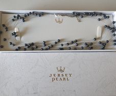 Jersey Pearl floating necklace