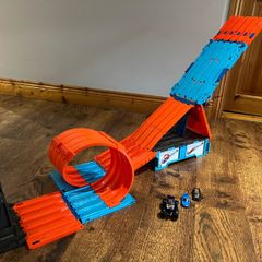 HotWheels track builder