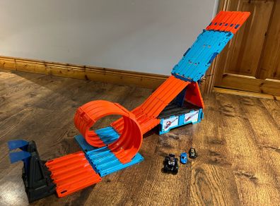 HotWheels track builder