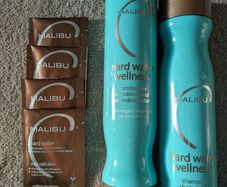 Malibu C hard water treatment kit (shampoo and conditioner)