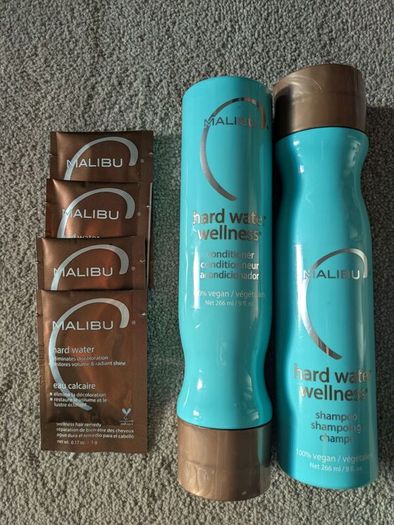 Malibu C hard water treatment kit (shampoo and conditioner)