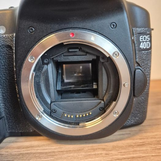Canon EOS 40D DSLR Camera Kit - 18-55mm IS Lens, 32GB CF Card & USB-C Reader - Complete Setup