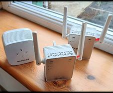 3 x netgear wi-fi range extenders
