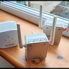 3 x netgear wi-fi range extenders