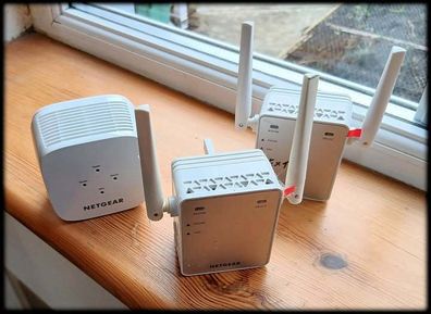3 x netgear wi-fi range extenders