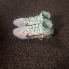 CR7 football boots