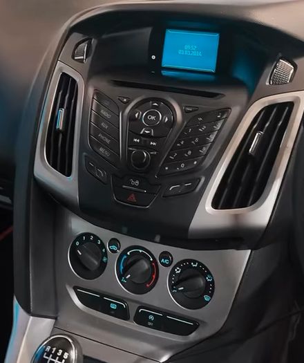 Ford Focus Original Radio/CD Head Unit & Centre Control Panel