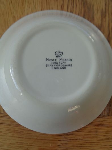 White Desert/Soup Dishes x 5 for Sale
