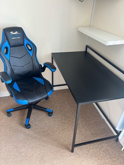 gaming chair and desk