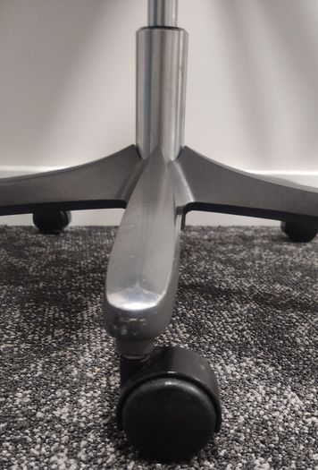 Premium ergonomic Swiss computer chair Giroflex 64-7078