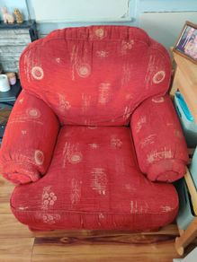 Single sitting room chair .FREE