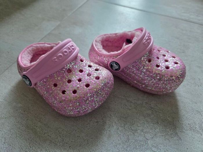 UK4, Crocs Kids' Classic Lined Glitter Clogs