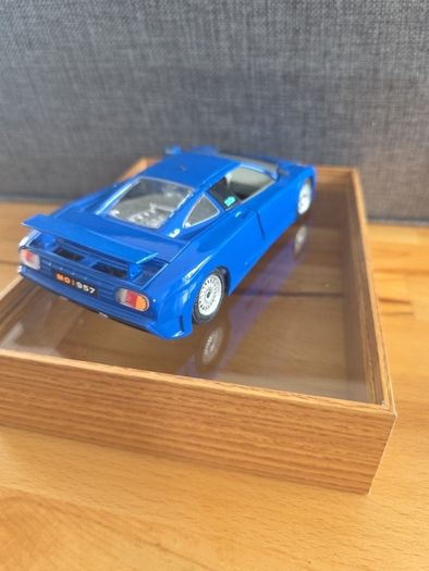 Vintage Bburago Bugatti EB 110 (1991) Blue Diecast Model Car 1/24,