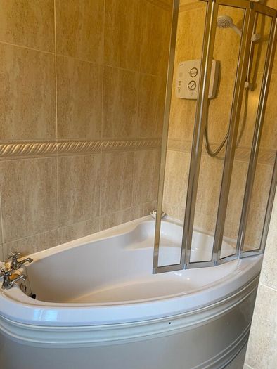 Bathroom suite