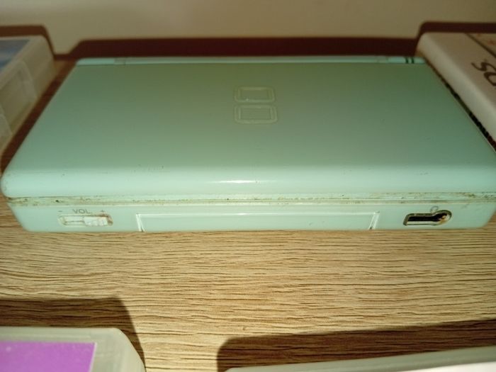 Nintendo Ds Lite Ice Blue With 4 Complete Games No Charger
