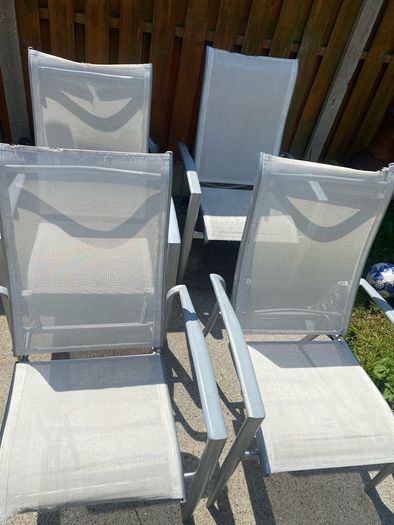 garden table and 4 recliner chairs