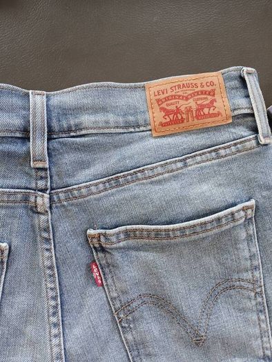 Levis denim shorts pristine