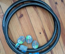 Schwalbe Marathon Plus Bike Tyres (Pair) + 3x Halfords Inner Tube