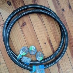 Schwalbe Marathon Plus Bike Tyres (Pair) + 3x Halfords Inner Tube