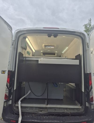 mobile dog grooming van