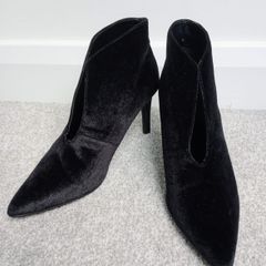 Lovely Black Velour Booties / Heels / Size 6.5 UK