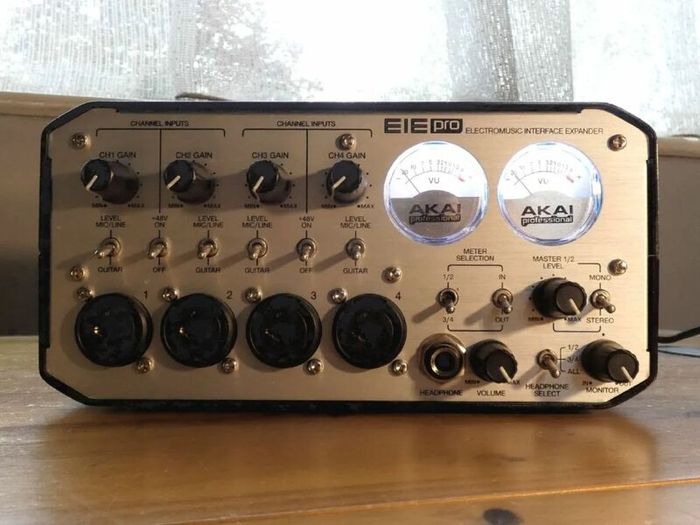 Akai eie pro Professional Audio/MIDI Interface with USB 2.0 Hub