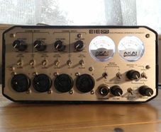 Akai eie pro Professional Audio/MIDI Interface with USB 2.0 Hub